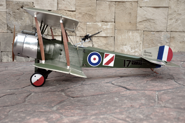 Sopwith one 1/2 strutter 1/9 schaal N173