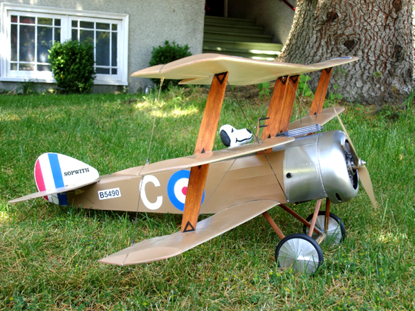 AD Sopwith triplane 1/8  schaal N135